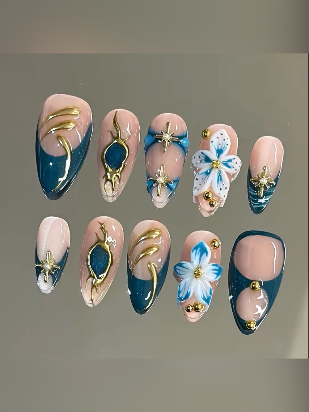 NailVesta Almond Press-On Nail Set - Azure Muse